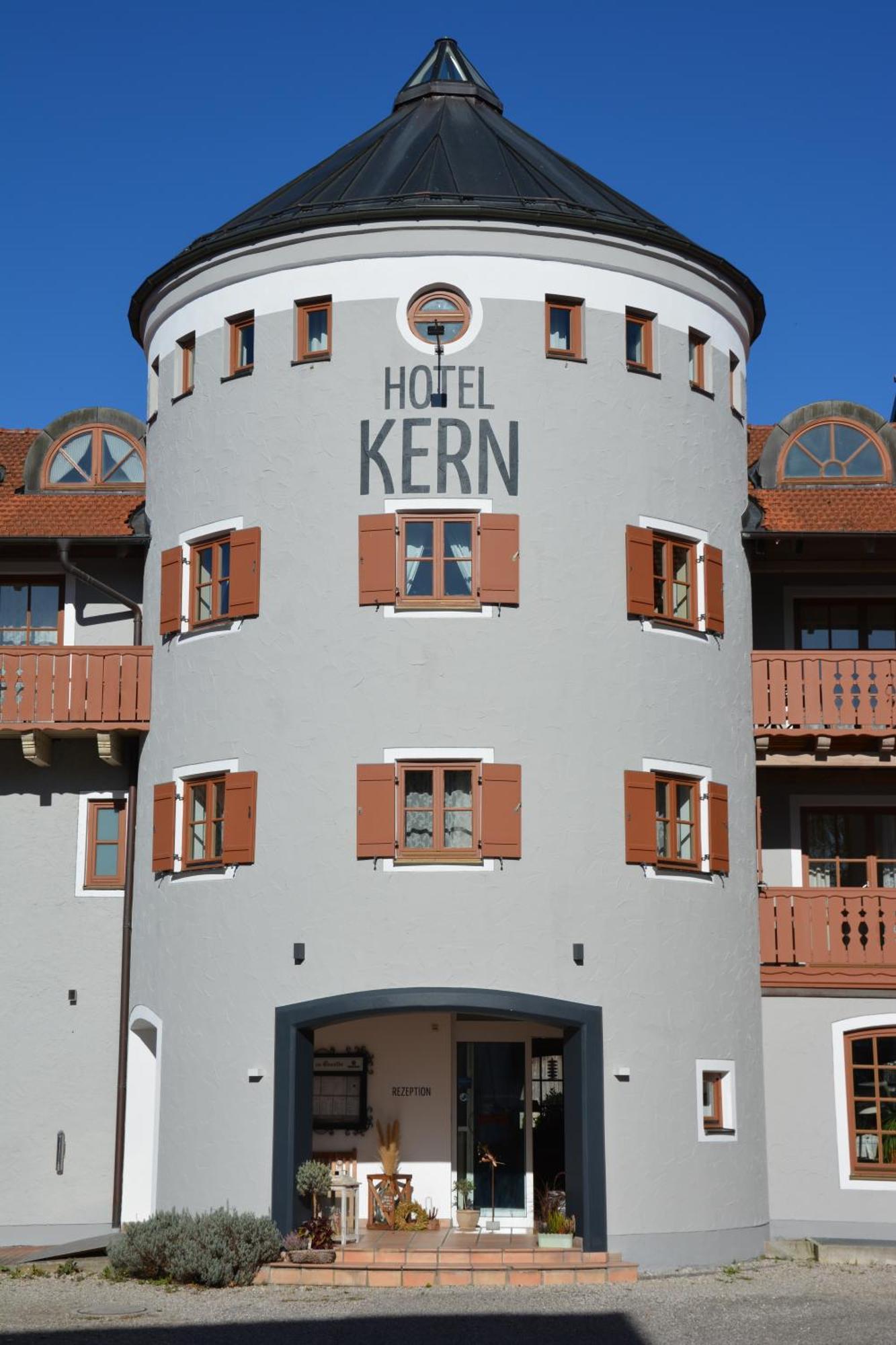 Hotel Garni Kern Halfing Bagian luar foto