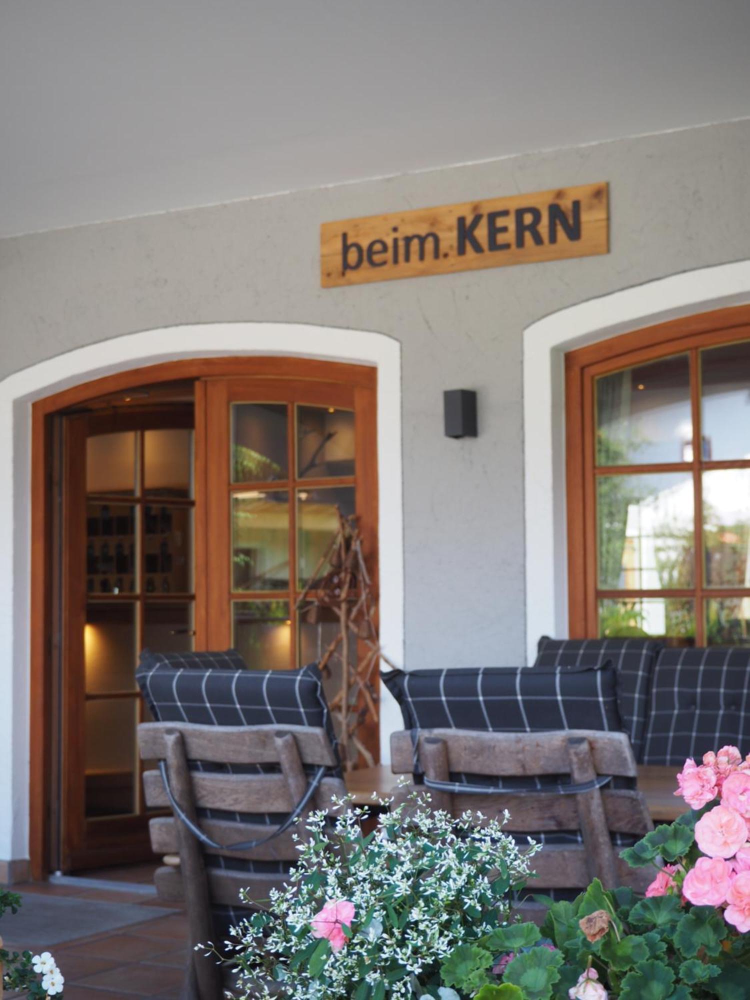 Hotel Garni Kern Halfing Bagian luar foto